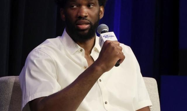 官方网站-离队预防针？恩比德：只想夺冠 代表哪支球队无所谓